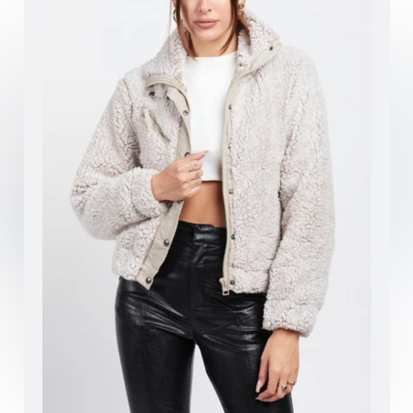 Blank NYC Jackets & Blazers - EUC Blank NYC Angel Eyes Sherpa Fleece Jacket